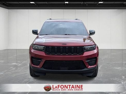 Used 2024 Jeep Grand Cherokee Altitude AWD/4WD image 8