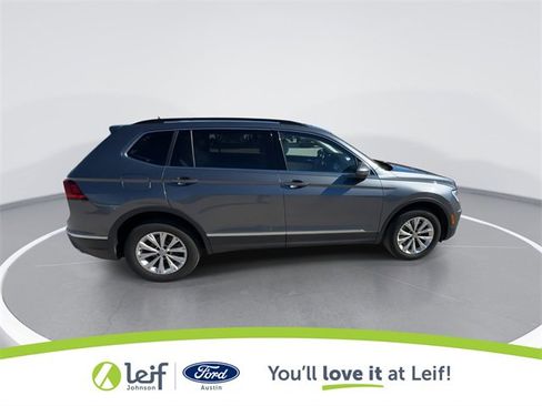 Used 2018 Volkswagen Tiguan SE w/ Panoramic Sunroof Package image 12