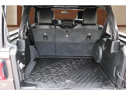 Used 2020 Jeep Wrangler Unlimited Sahara image 16