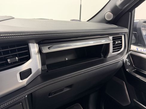 Used 2022 Ford F150 Lightning Platinum image 16