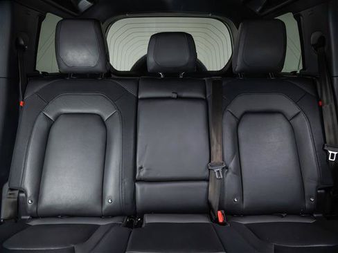 Used 2024 Land Rover Defender 110 X-Dynamic SE AWD/4WD image 18