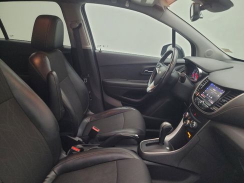 Used 2020 Chevrolet Trax LT w/ Redline Edition FWD image 21