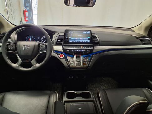Used 2025 Honda Odyssey Touring image 11