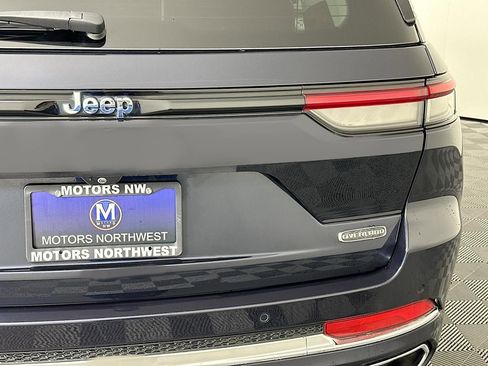 Used 2022 Jeep Grand Cherokee Overland w/ Advanced Protech Group III image 13