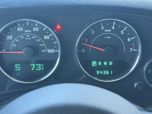 Used 2013 Jeep Wrangler Unlimited Sahara w/ Connectivity Group AWD/4WD image 16