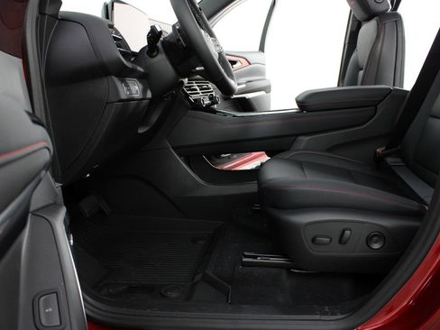 New 2026 Chevrolet Traverse Z71 w/ Enhanced Driving Package AWD/4WD image 19