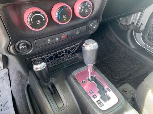 Used 2017 Jeep Wrangler Unlimited Sahara w/ Connectivity Group image 16