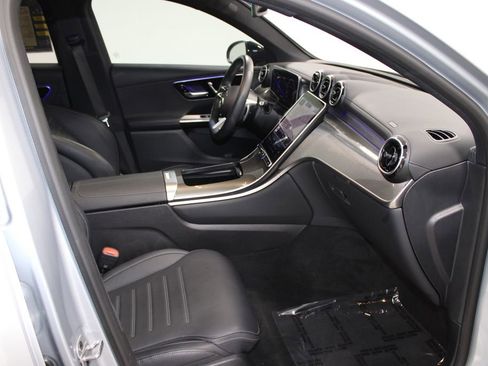 Used 2024 Mercedes-Benz GLC 300 4MATIC image 27