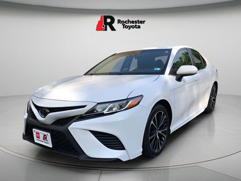 Used 2018 Toyota Camry SE w/ Moonroof Package FWD image 3