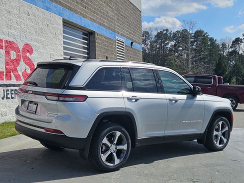 New 2026 Jeep Grand Cherokee Limited AWD/4WD image 7
