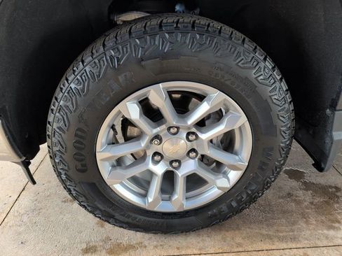 Used 2022 Chevrolet Silverado 1500 LT image 10