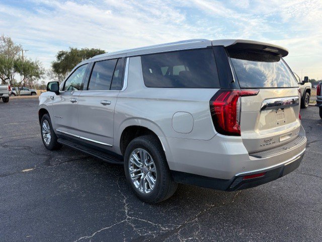 Used 2022 GMC Yukon XL SLT w/ SLT Luxury Package RWD image 5