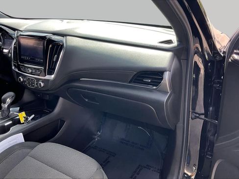 Used 2023 Chevrolet Traverse LT FWD image 18