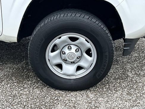 Used 2019 Toyota Tacoma SR5 RWD image 9