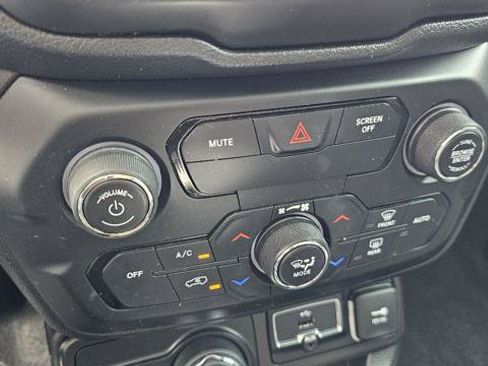 Used 2020 Jeep Renegade Altitude AWD/4WD image 19