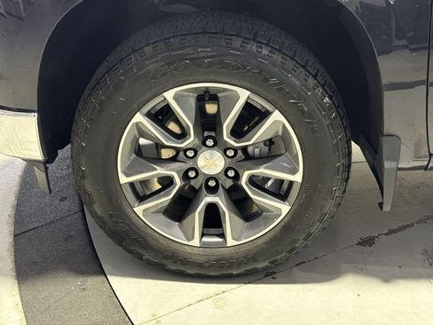 Used 2024 Chevrolet Silverado 1500 LT AWD/4WD image 13