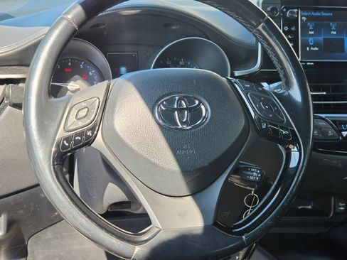 Used 2018 Toyota C-HR XLE FWD image 9