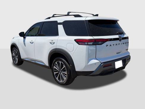 New 2026 Nissan Pathfinder Platinum AWD/4WD image 3