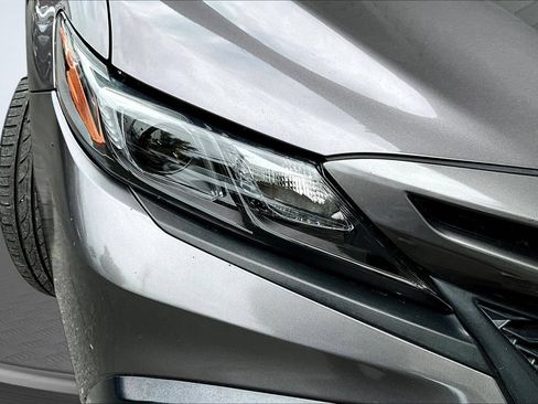 Used 2022 Toyota Camry SE FWD image 25