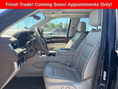 Used 2021 GMC Yukon XL Denali w/ Denali Premium Package AWD/4WD image 3
