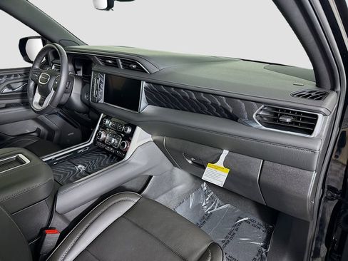 Used 2024 GMC Yukon Denali w/ Advanced Technology Package image 32