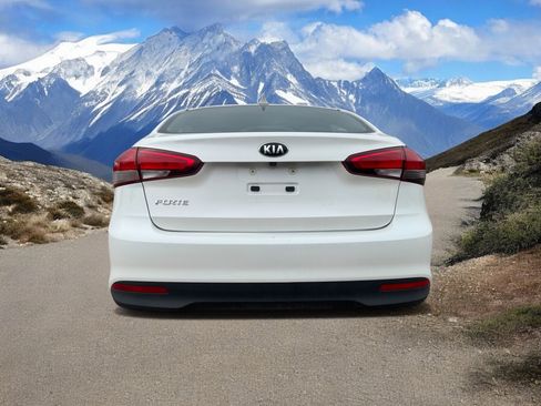 Used 2017 Kia Forte LX w/ LX Popular Package image 4