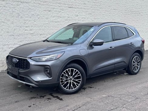 Certified 2023 Ford Escape SE w/ PHEV Premium Package image 2