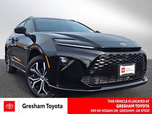 Used 2025 Toyota Crown Signia XLE image 1