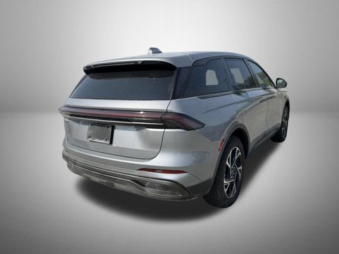 Used 2025 Lincoln Nautilus Premier w/ Jet Appearance Package AWD/4WD image 3