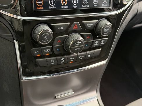 Used 2019 Jeep Grand Cherokee Laredo RWD image 21