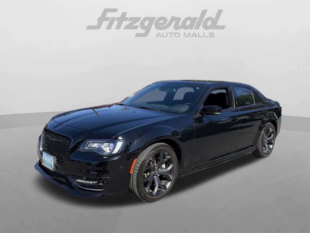 Used 2023 Chrysler 300 S w/ Comfort Group RWD image 2
