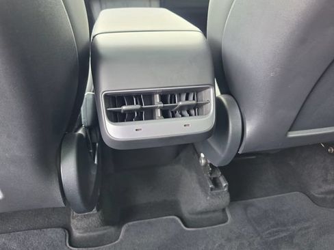 Used 2022 Tesla Model Y Performance AWD/4WD image 28