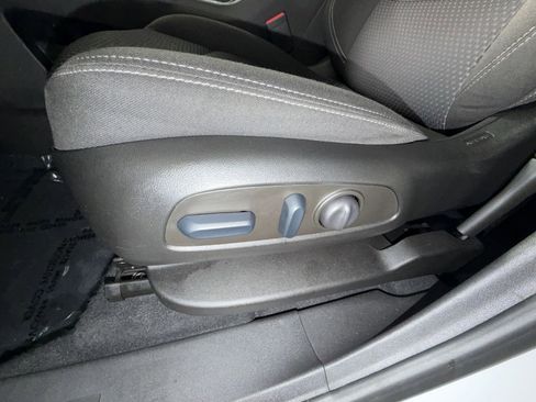 Used 2022 GMC Terrain SLE w/ Driver Convenience Package image 14