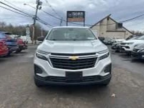 Used 2022 Chevrolet Equinox LS AWD/4WD image 2