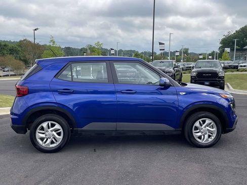 Used 2026 Hyundai Venue SE FWD image 2