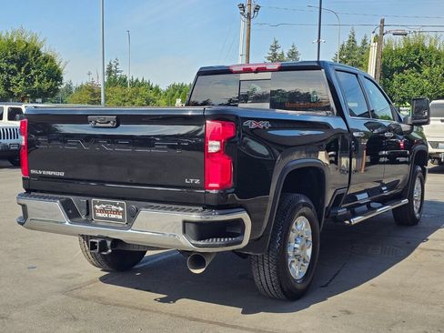 Used 2022 Chevrolet Silverado 2500 LTZ w/ LTZ Convenience Package AWD/4WD image 5