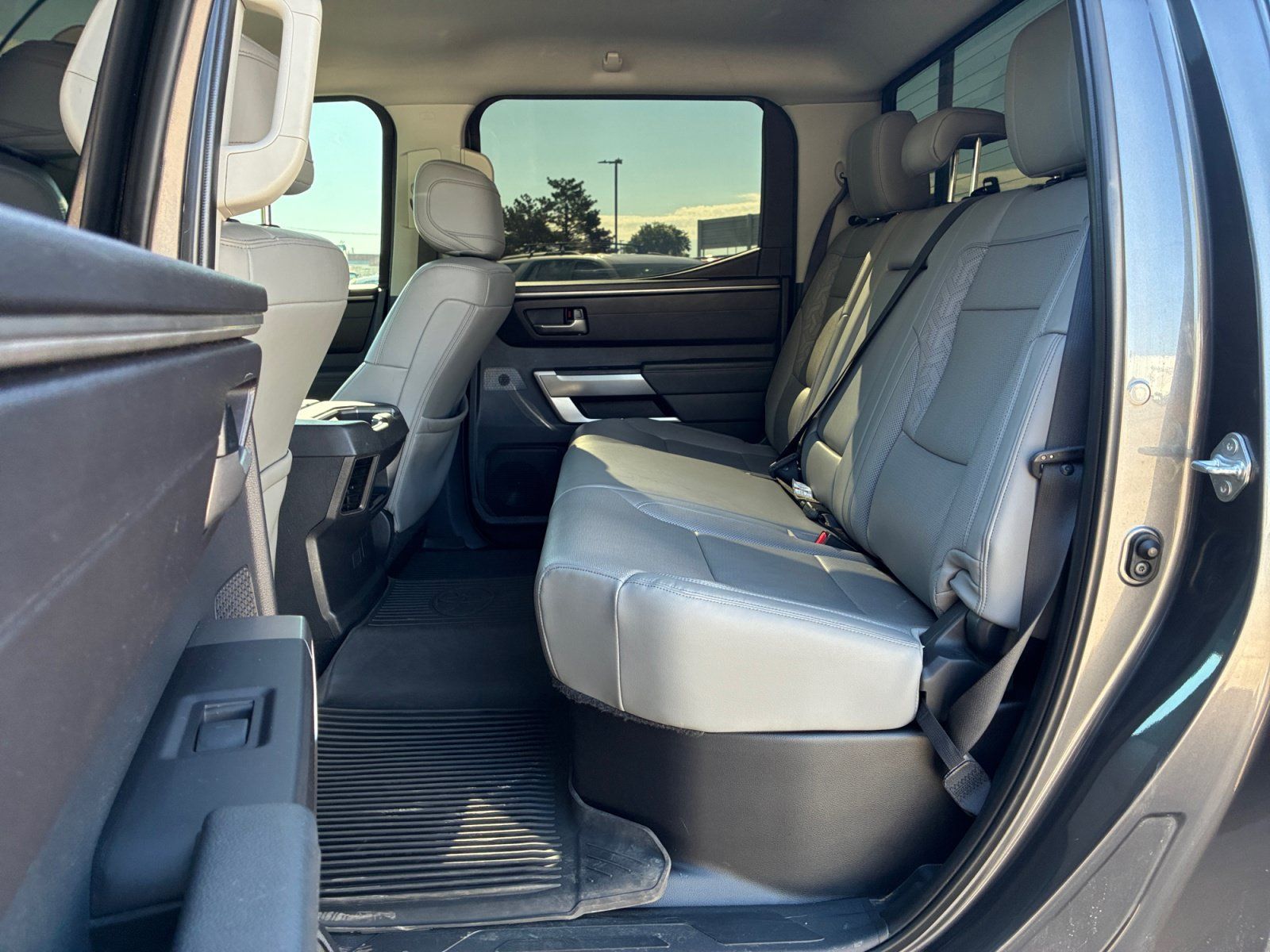 Used 2022 Toyota Tundra SR5 w/ SR5 Premium Package RWD image 24
