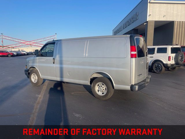 Used 2025 Chevrolet Express 3500 w/ Hotel Shuttle Package RWD image 3