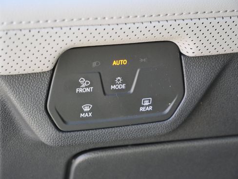 Certified 2025 Volkswagen Atlas Peak Edition SE AWD/4WD image 21