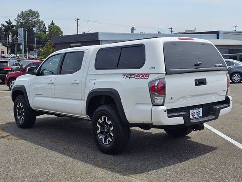 Used 2023 Toyota Tacoma TRD Off-Road w/ Technology Package AWD/4WD image 6