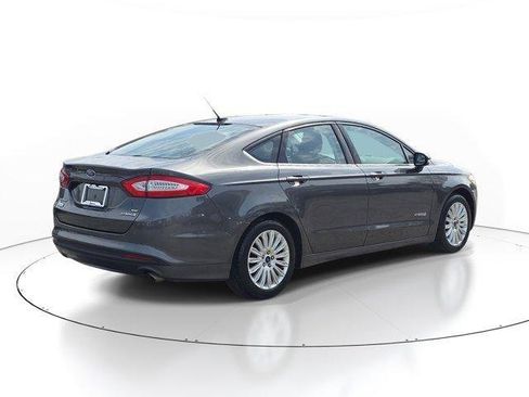 Used 2016 Ford Fusion SE image 4