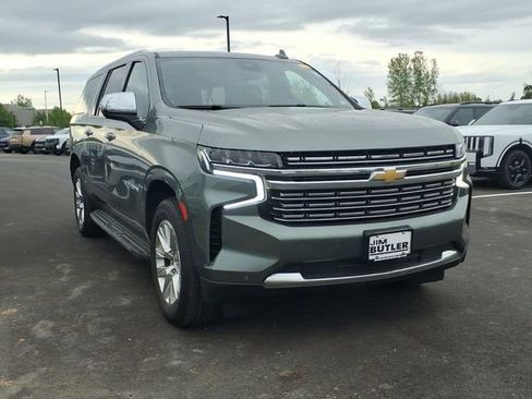 Used 2023 Chevrolet Suburban Premier AWD/4WD image 29