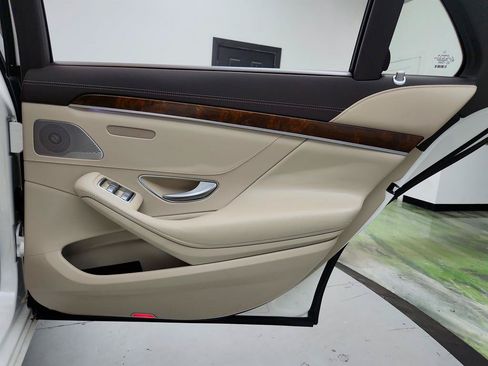 Used 2014 Mercedes-Benz S 550 Sedan image 31