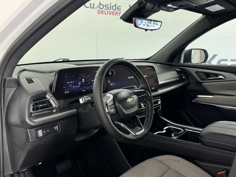 Used 2026 Chevrolet Traverse LT w/ Driver Confidence Package FWD image 15