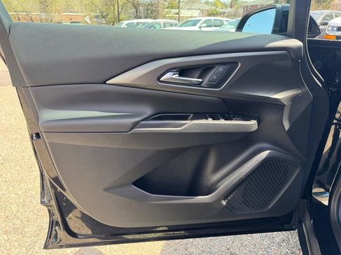 Used 2025 Chevrolet Equinox EV LT image 11