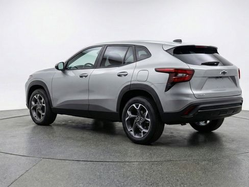 Used 2025 Chevrolet Trax LT image 6