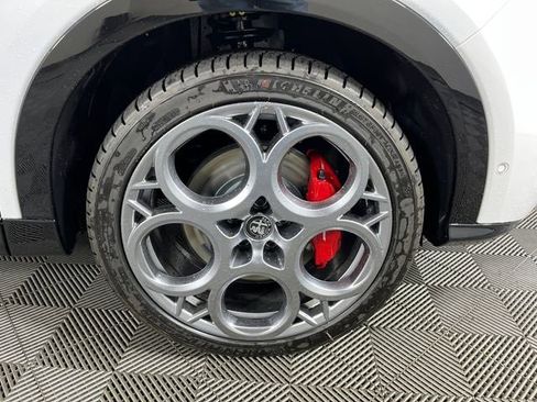 New 2025 Alfa Romeo Tonale w/ Premium Package image 5