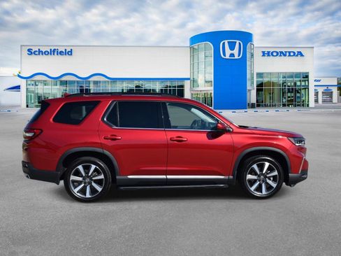 Used 2023 Honda Pilot Elite image 2