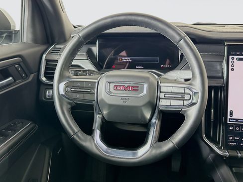 Used 2025 GMC Acadia Elevation image 18