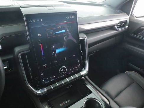 Used 2025 GMC Yukon Elevation image 25